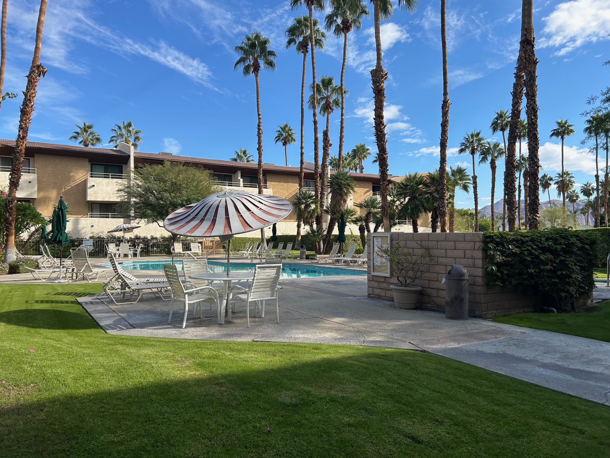 437 South Calle El Segundo D4